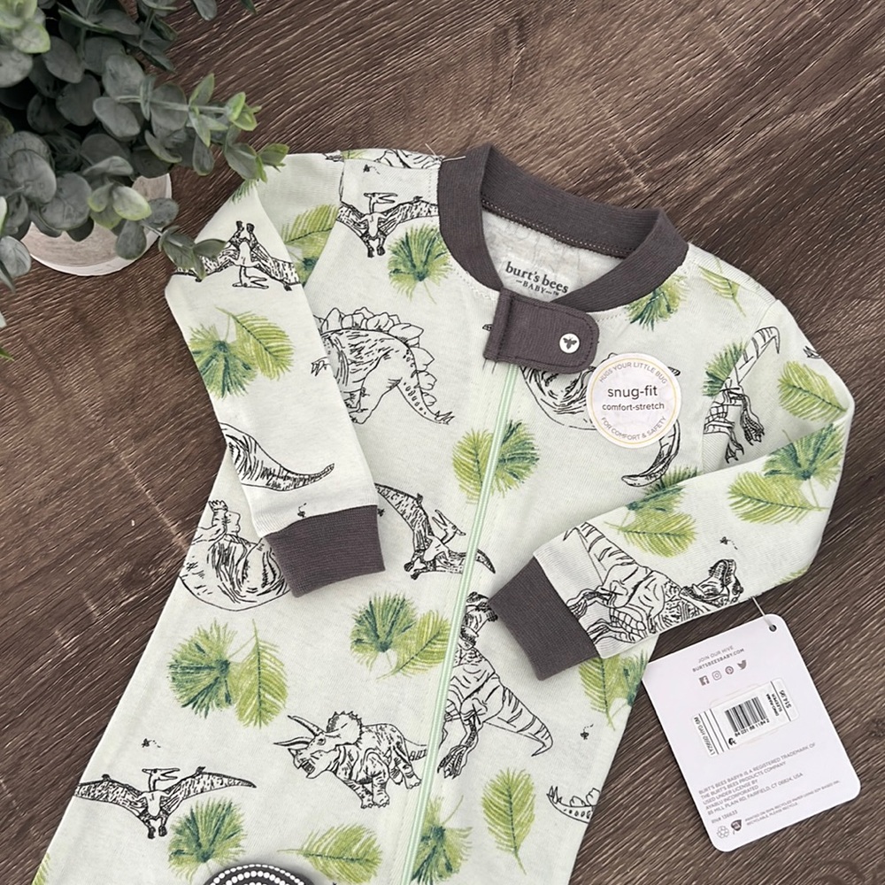 NWT Burt’s Bees Baby 100% Organic Cotton Dinosaur Pajamas - Size 6-9M